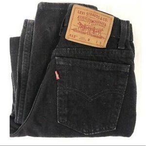 Vintage Levi’s 512 size 5 Short🖤